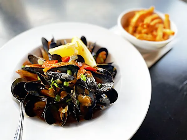 Mussels in broth with a side of fries