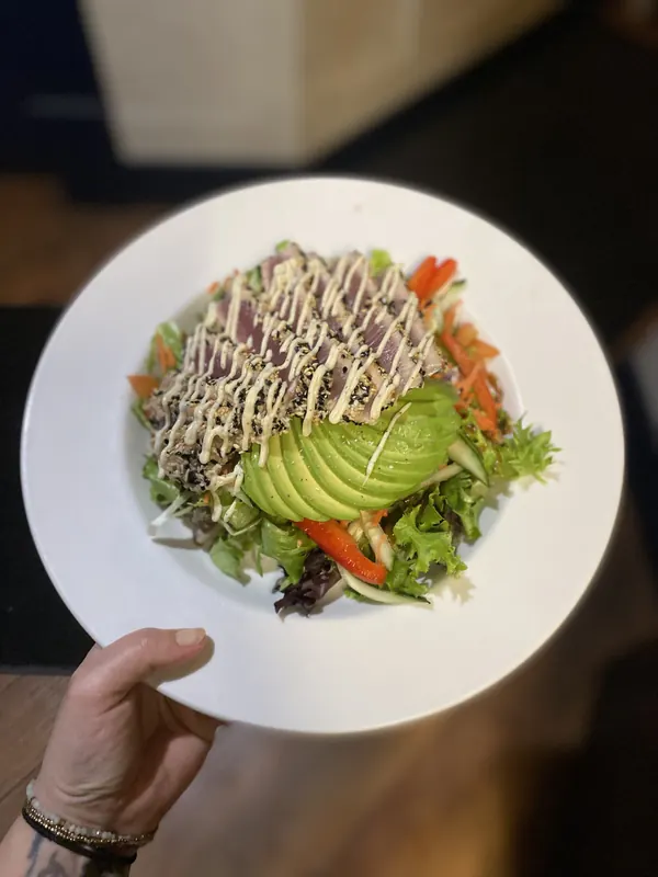 Garden salad with avocado and dressing