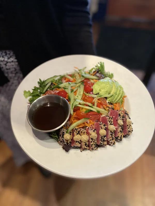 Seared tuna tataki salad with sesame and greens